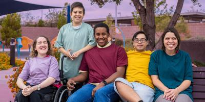 5 young people smiling to the camera